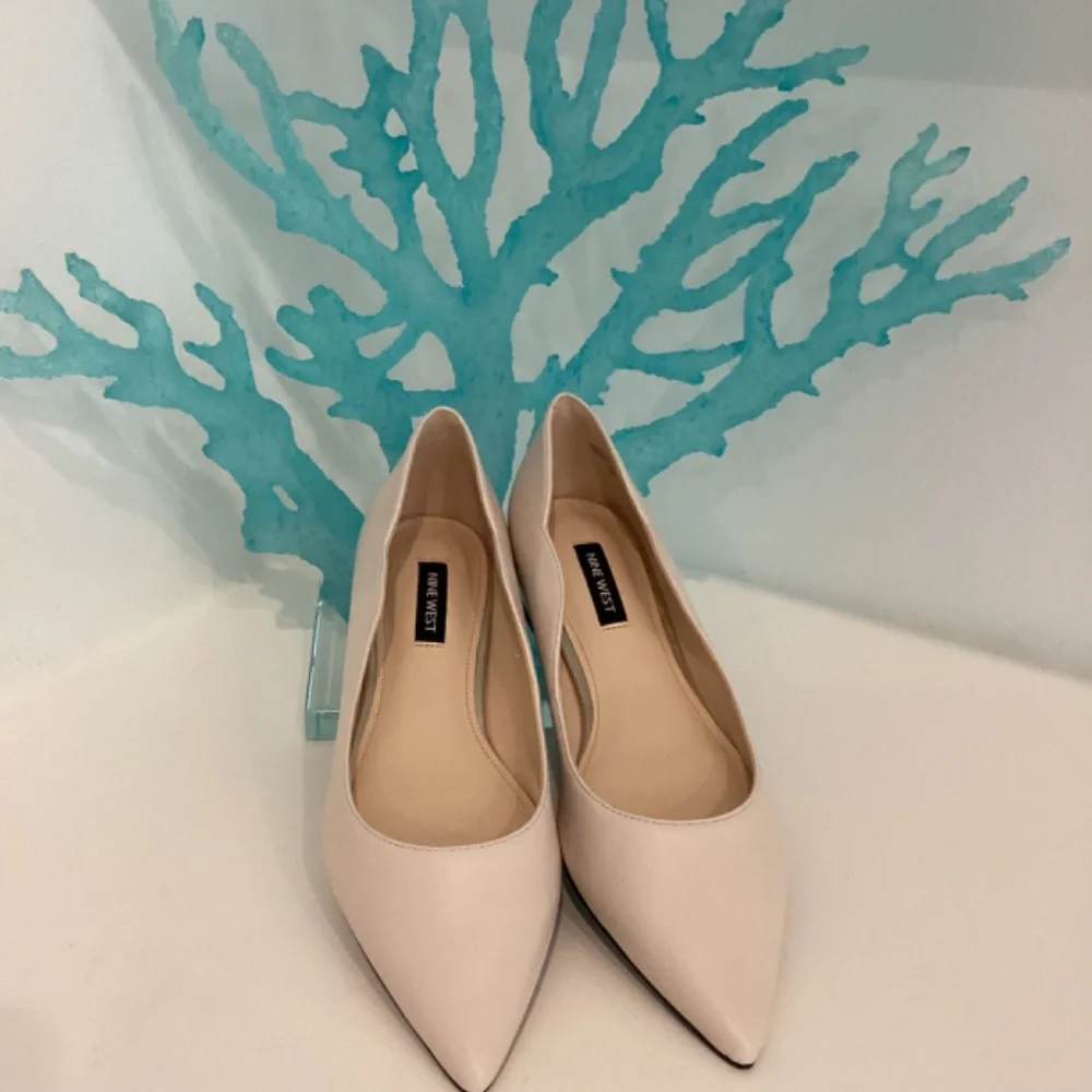 Reduced NWT NINE WEST CREAM COLOR FLATS POINTY SHOES SZ 7 M